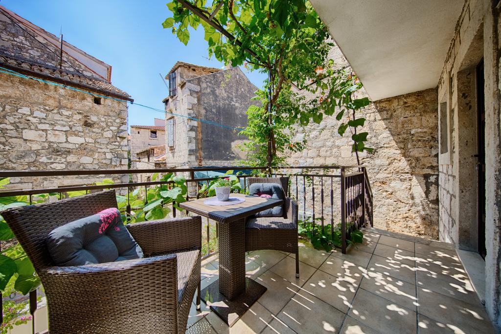 Apartments Villa Anka Komiza Ngoại thất bức ảnh