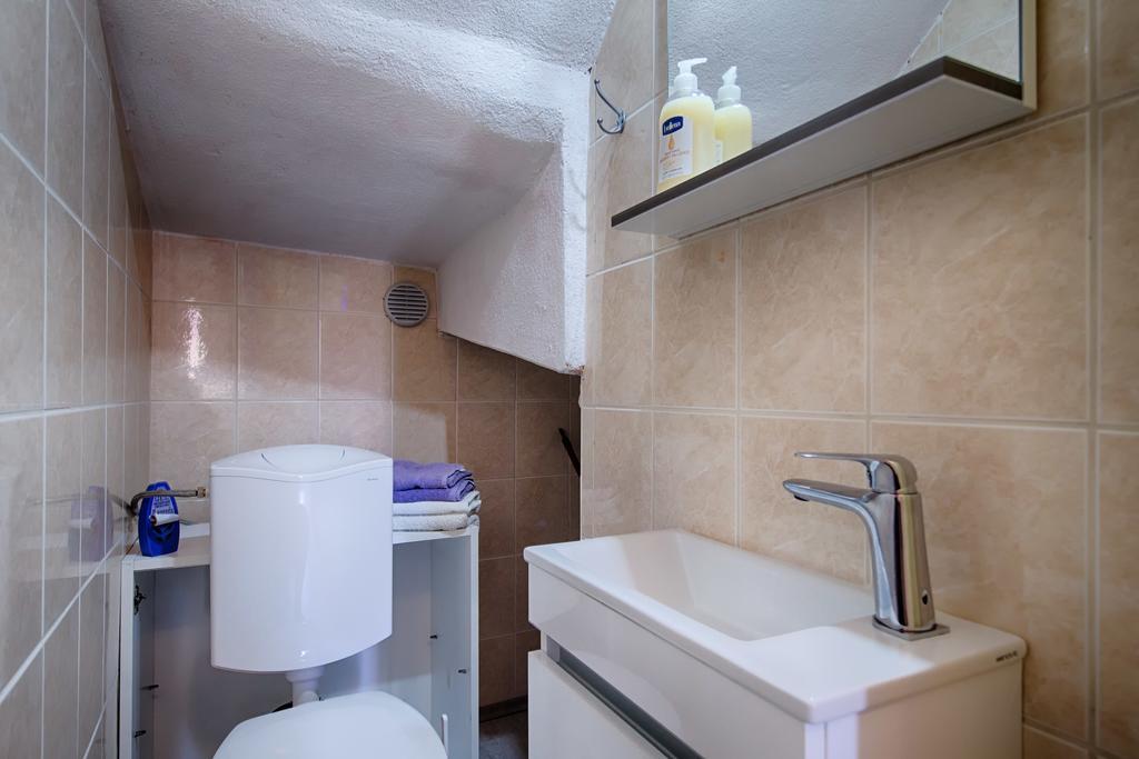 Apartments Villa Anka Komiza Ngoại thất bức ảnh