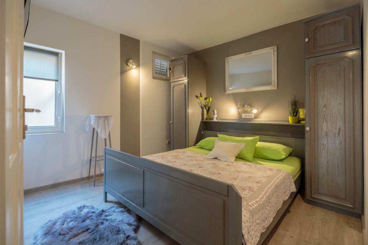 Apartments Villa Anka Komiza Ngoại thất bức ảnh